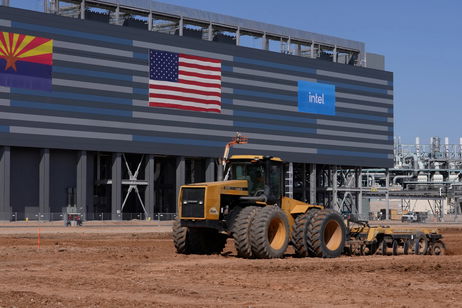 Trump completa la paradoja y aprueba que EE. UU. compre el 10 % de Intel después de vetar a HUAWEI precisamente por lo mismo Trump completa la paradoja y aprueba que EE. UU. compre el 10 % de Intel después de vetar a HUAWEI precisamente por lo mismo