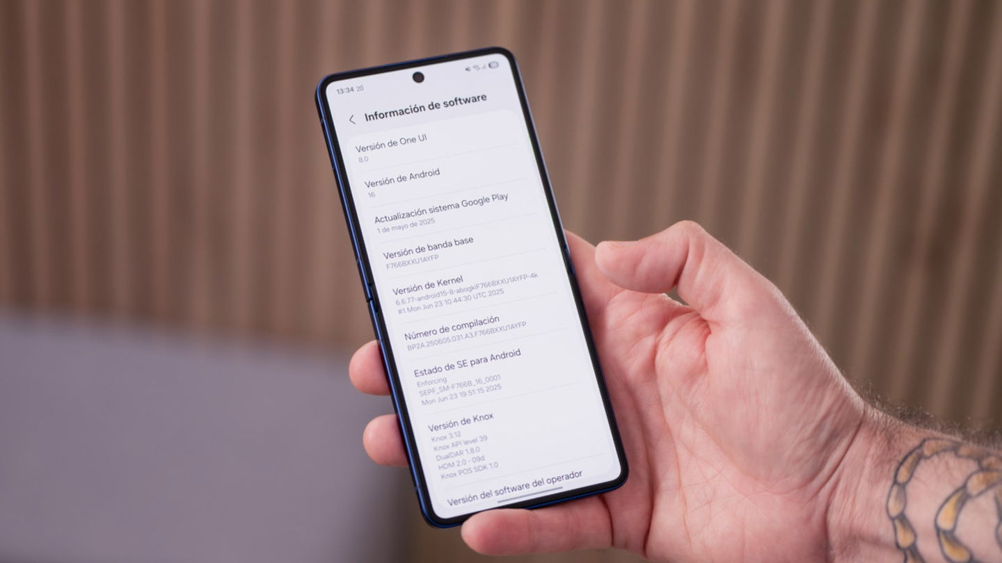Samsung Galaxy Z Flip7, análisis: pantalla exterior más grande y brillante, mejor autonomía y mucha IA