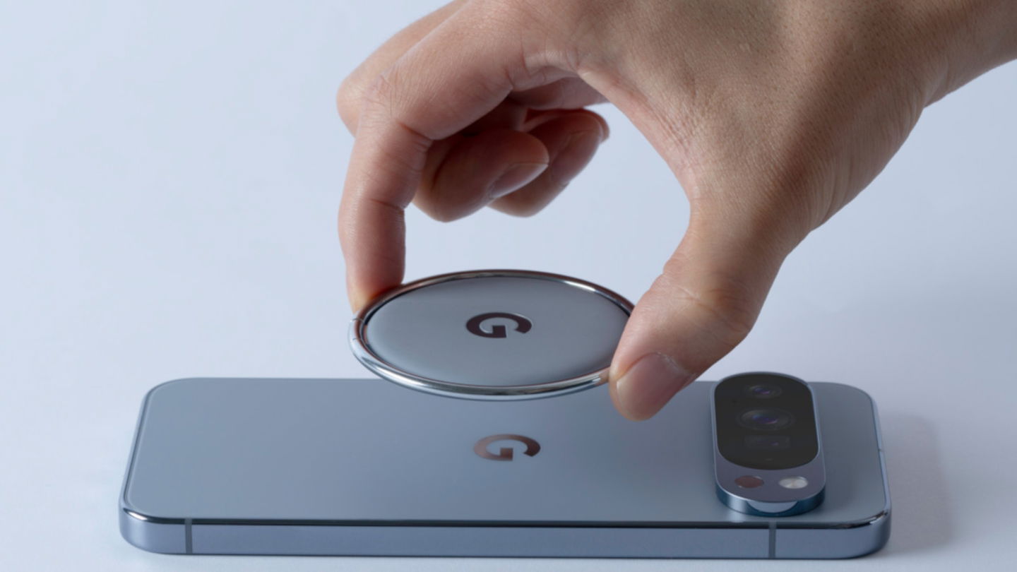 Olvídate de los accesorios incómodos: así funciona Pixelsnap, la revolución magnética que estrenan los Pixel 10