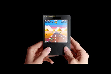 Grant Sinclair y su GamerCard te harán soñar: así es la consola 'retro' que parece una tarjeta y te permite jugar como un arcade Grant Sinclair y su GamerCard te harán soñar: así es la consola 'retro' que parece una tarjeta y te permite jugar como un arcade