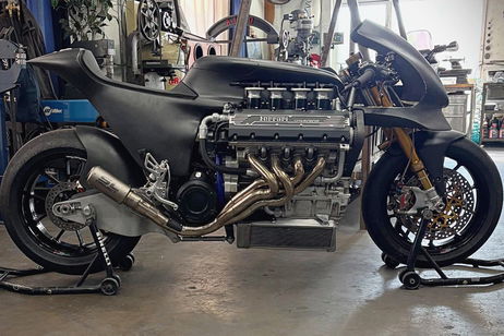 Esta moto lleva el motor V8 de un Ferrari y sí, es de verdad