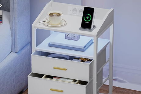 Cambio radical en tu dormitorio con estas mesitas de noche con enchufe y luces LED de colores