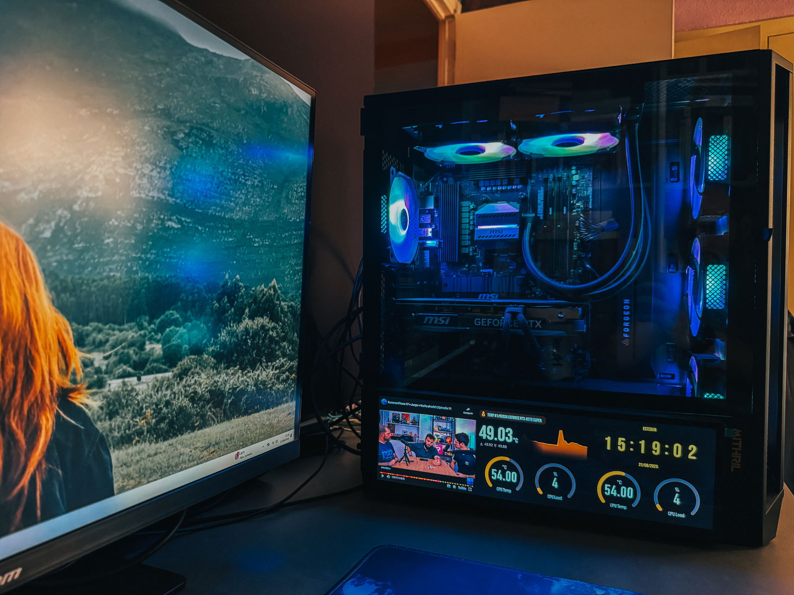 El Corsair Xeneon Edge se ajusta a cualquier superficie gracias a sus potentes imanes