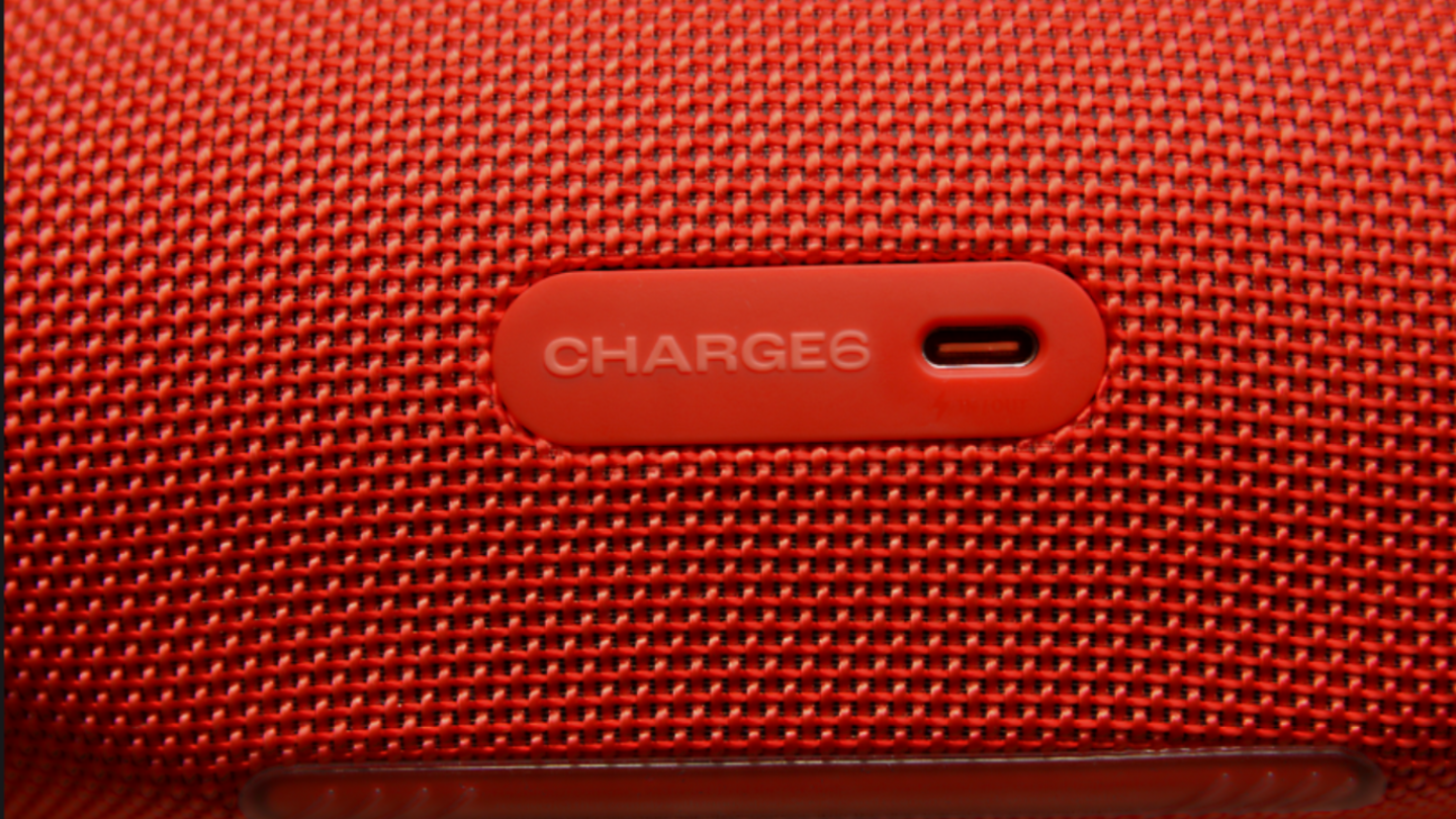 Altavoz JBL carga