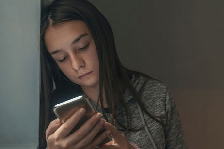 Más pantallas, peor corazón: el demoledor estudio que demuestra el vínculo directo entre el tiempo de uso y el riesgo cardiovascular en jóvenes