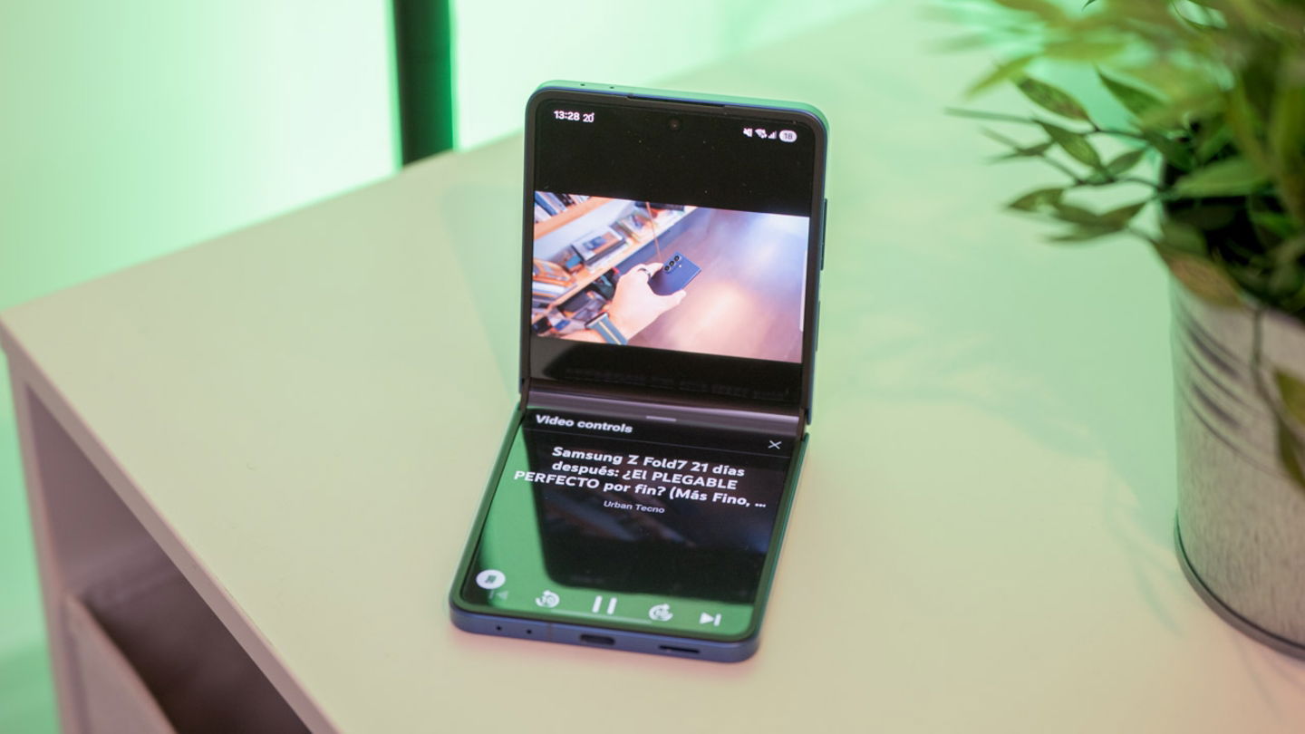 Samsung Galaxy Z Flip7, análisis: pantalla exterior más grande y brillante, mejor autonomía y mucha IA