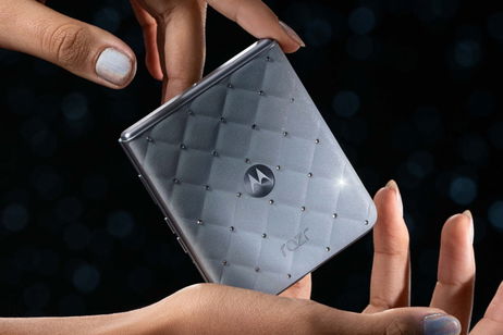 Motorola presenta el Razr 60 y los Buds Loop decorados con cristales Swarovski en su nueva colaboración de lujo Motorola presenta el Razr 60 y los Buds Loop decorados con cristales Swarovski en su nueva colaboración de lujo
