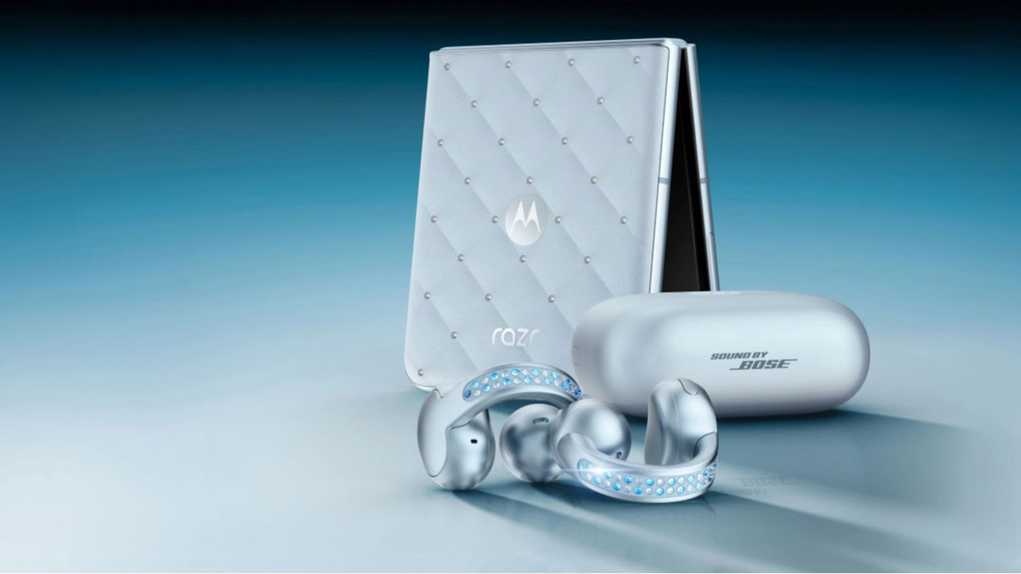 Motorola presenta el Razr 60 y los Buds Loop decorados con cristales Swarovski en su nueva colaboración de lujo