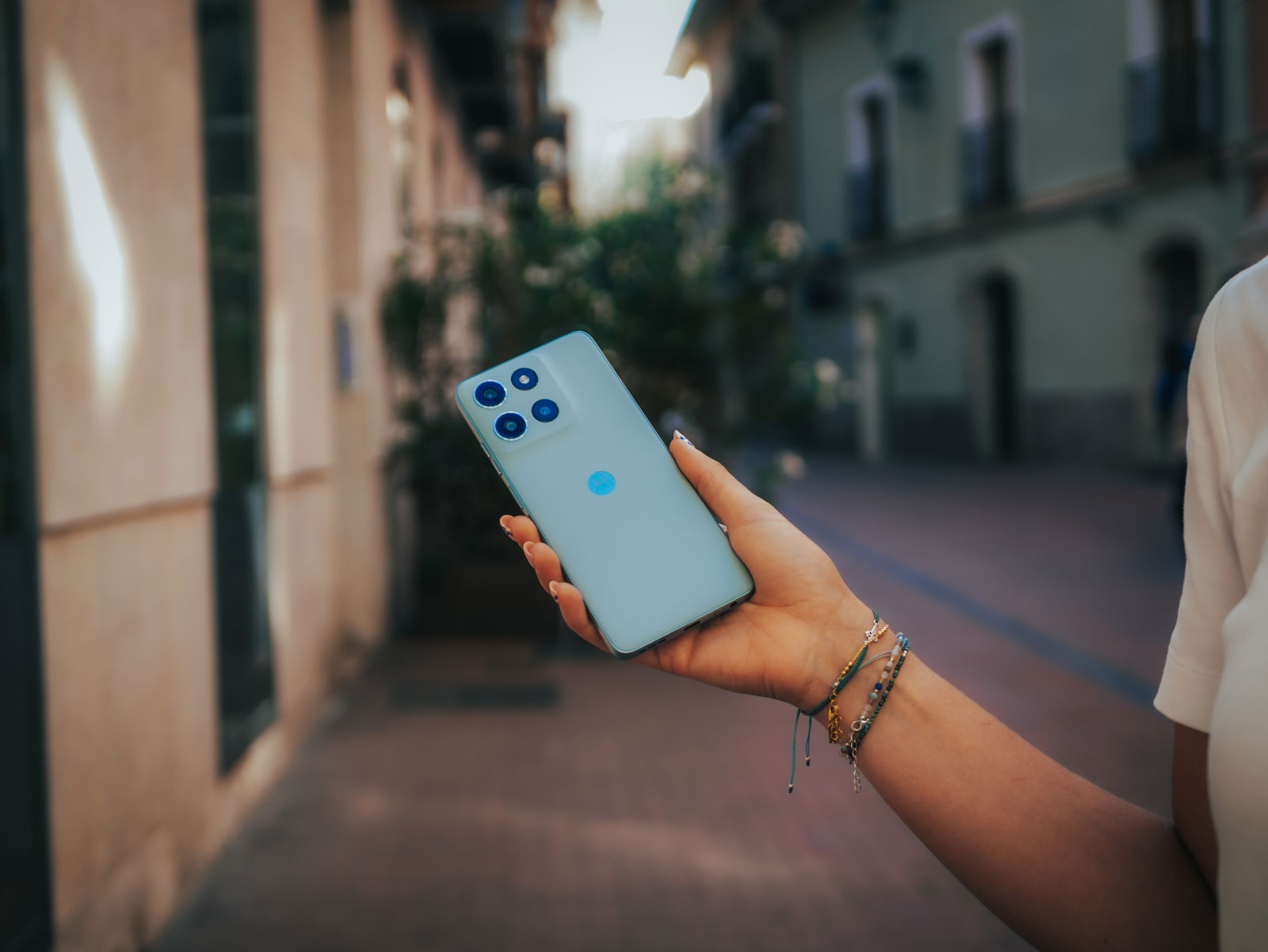 Motorola Moto G56 en la mano