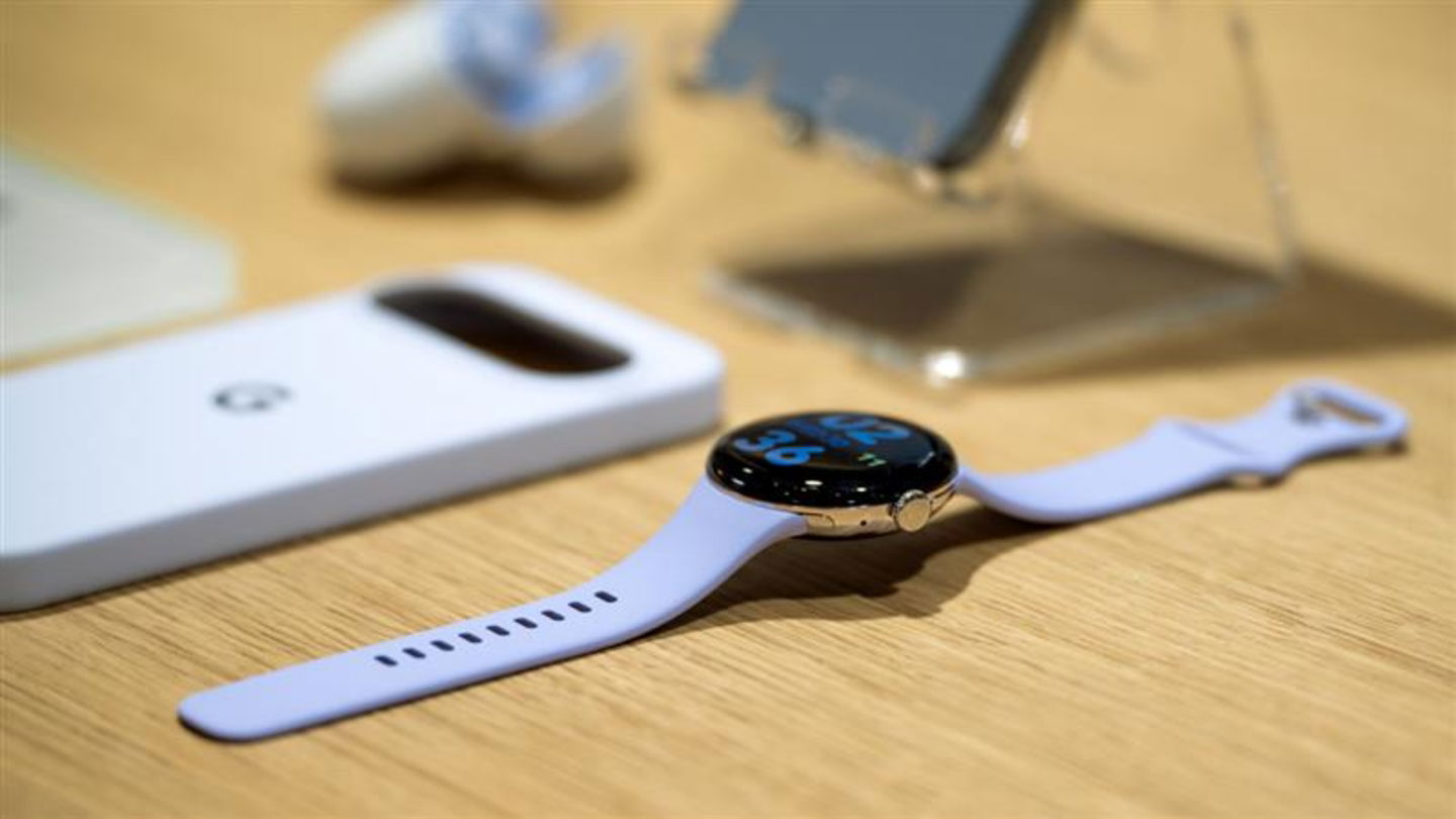 Google presenta oficialmente el Pixel Watch 4 con batería mejorada y carga lateral