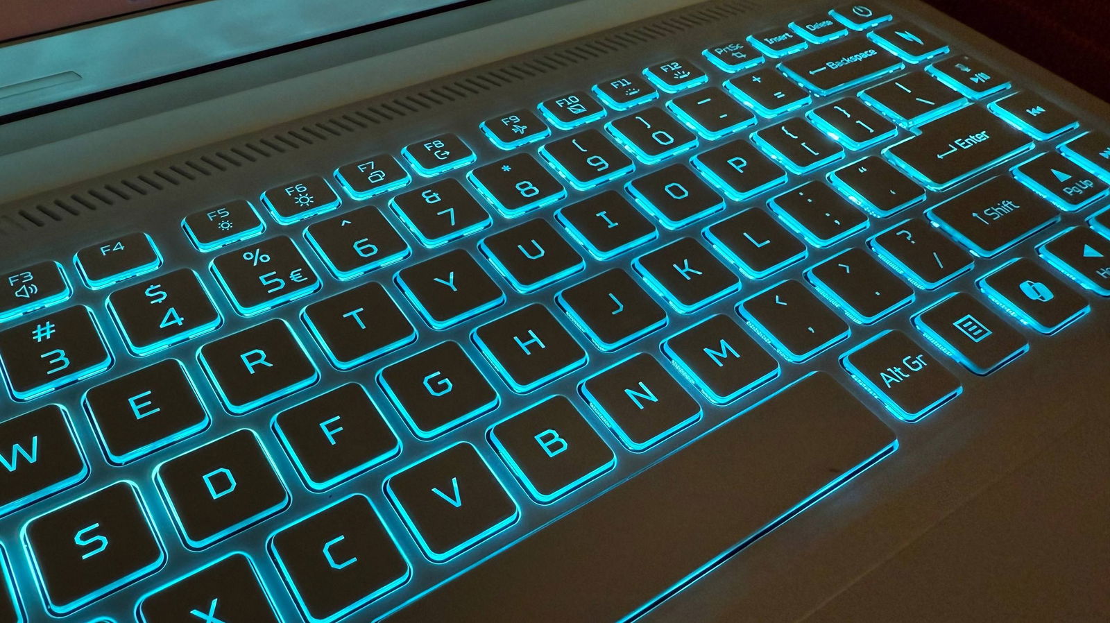 Análisis Acer Nitro V 14 AI: gran rendimiento a buen precio en un portátil gaming de incógnito