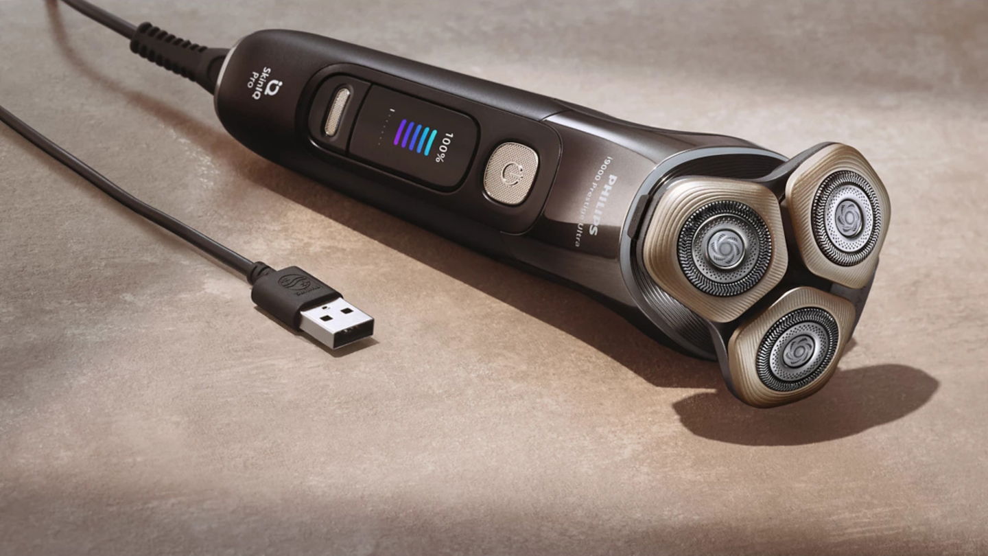 Oferta brutal (mínimo histórico) en una afeitadora premium Philips con centro de limpieza incluido