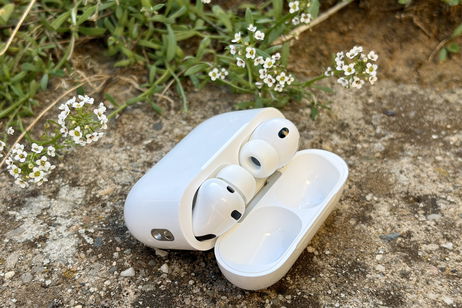 Tus próximos AirPods podrían llevar cámaras. No, no es broma Tus próximos AirPods podrían llevar cámaras. No, no es broma