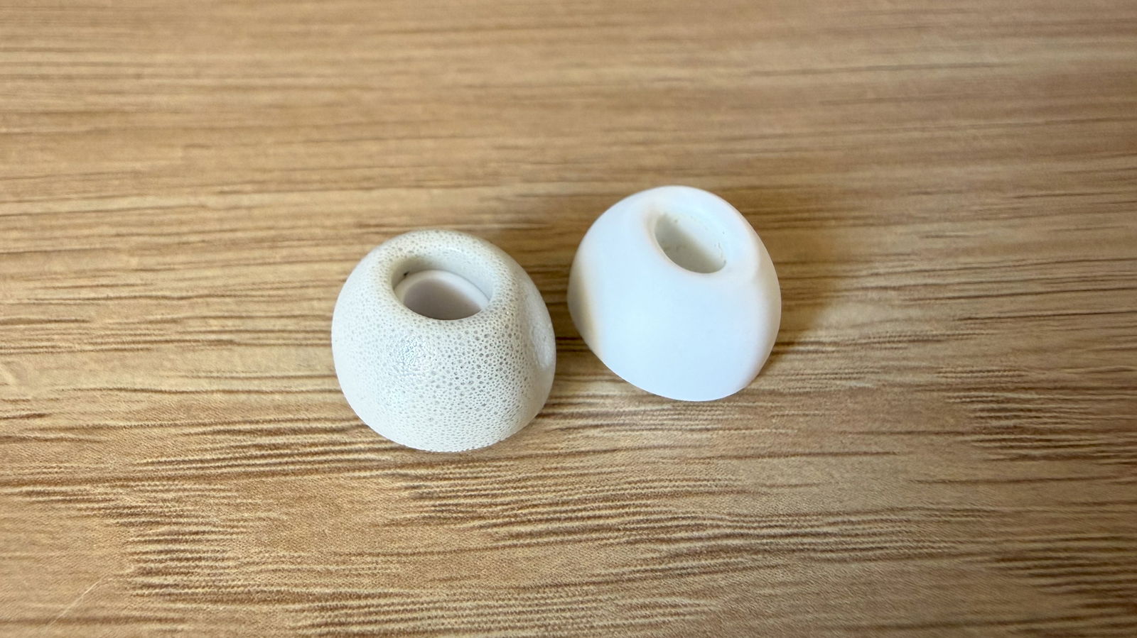 He comprado unas almohadillas de espuma como la de los AirPods Pro 3 para mis auriculares y tengo buenas y malas noticias