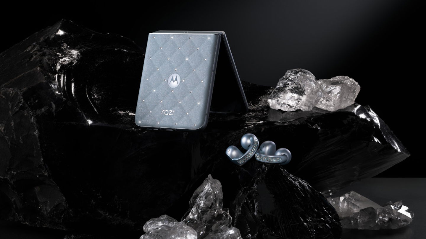 Así es la nueva generación de Motorola: el móvil con la batería más grande de su segmento y la colección con Swarovski llega a España