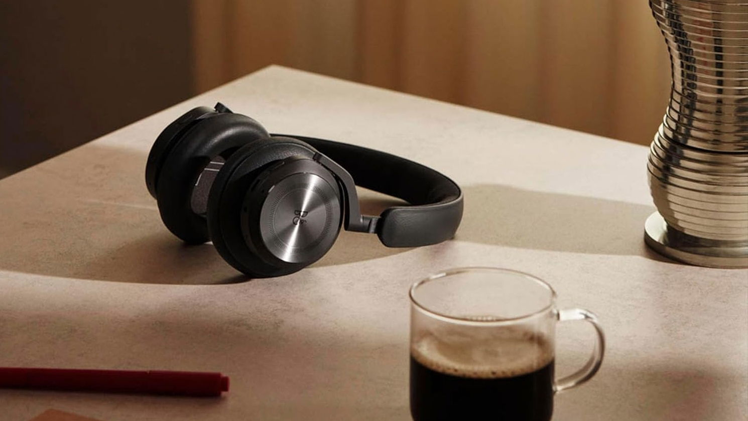 Bang & Olufsen Beoplay HX mesa