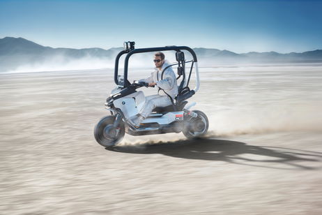 El futuro de las dos ruedas: así es la salvaje moto eléctrica de BMW que no necesita casco