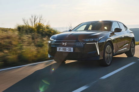 DS N°4 E-TENSE, el compacto prémium 100% eléctrico con 450 km de autonomía y carga rápida que llegará a España muy pronto