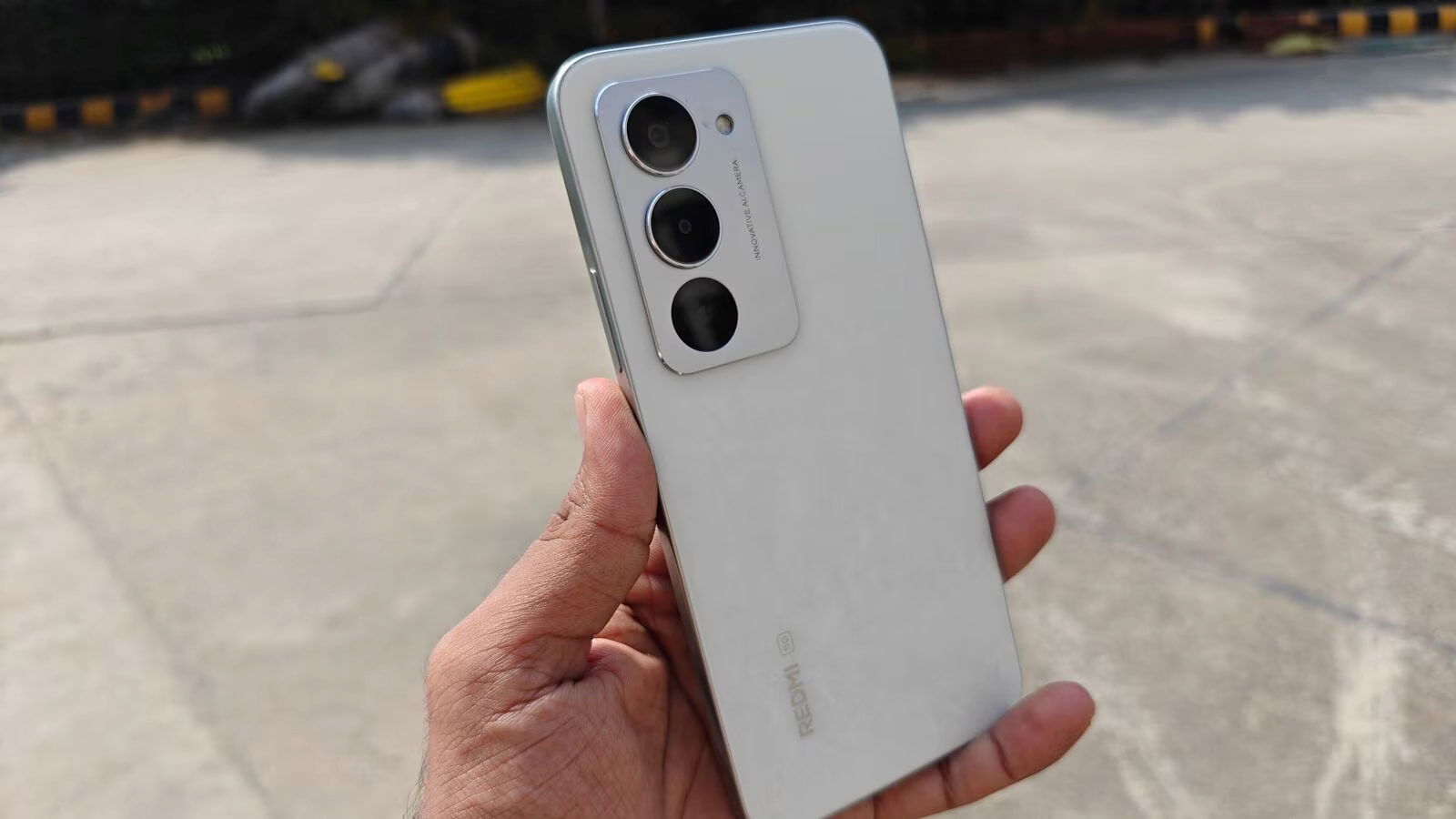Este es un móvil de Xiaomi que se caracteriza por ofrecer prestaciones atractivas a un precio de derribo