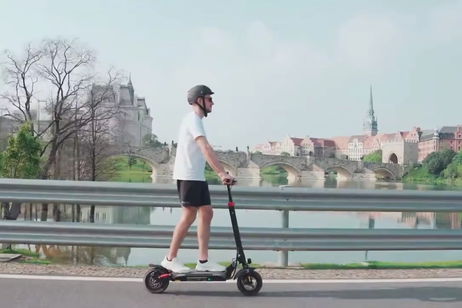 Neumáticos todoterreno, 800 W de potencia y 40 kilómetros de autonomía por poco más de 290 euros: ojo al ofertón de este patinete eléctrico
