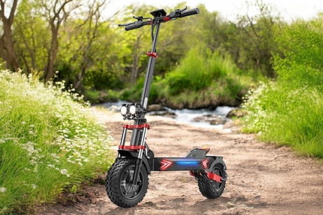 70 kilómetros de autonomía y un monstruoso motor de 2400 W: este patinete eléctrico no tiene límites 70 kilómetros de autonomía y un monstruoso motor de 2400 W: este patinete eléctrico no tiene límites