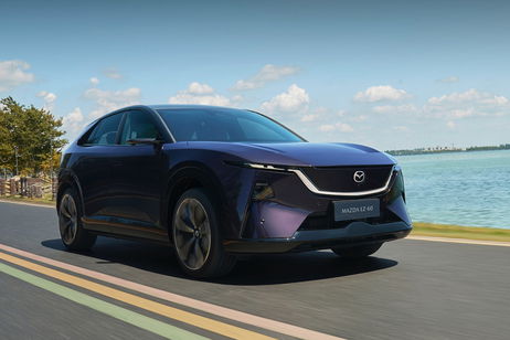El rival del Tesla Model Y que nadie esperaba: Mazda lanza un SUV eléctrico con 1000 km de autonomía por solo 15.000 euros El rival del Tesla Model Y que nadie esperaba: Mazda lanza un SUV eléctrico con 1000 km de autonomía por solo 15.000 euros