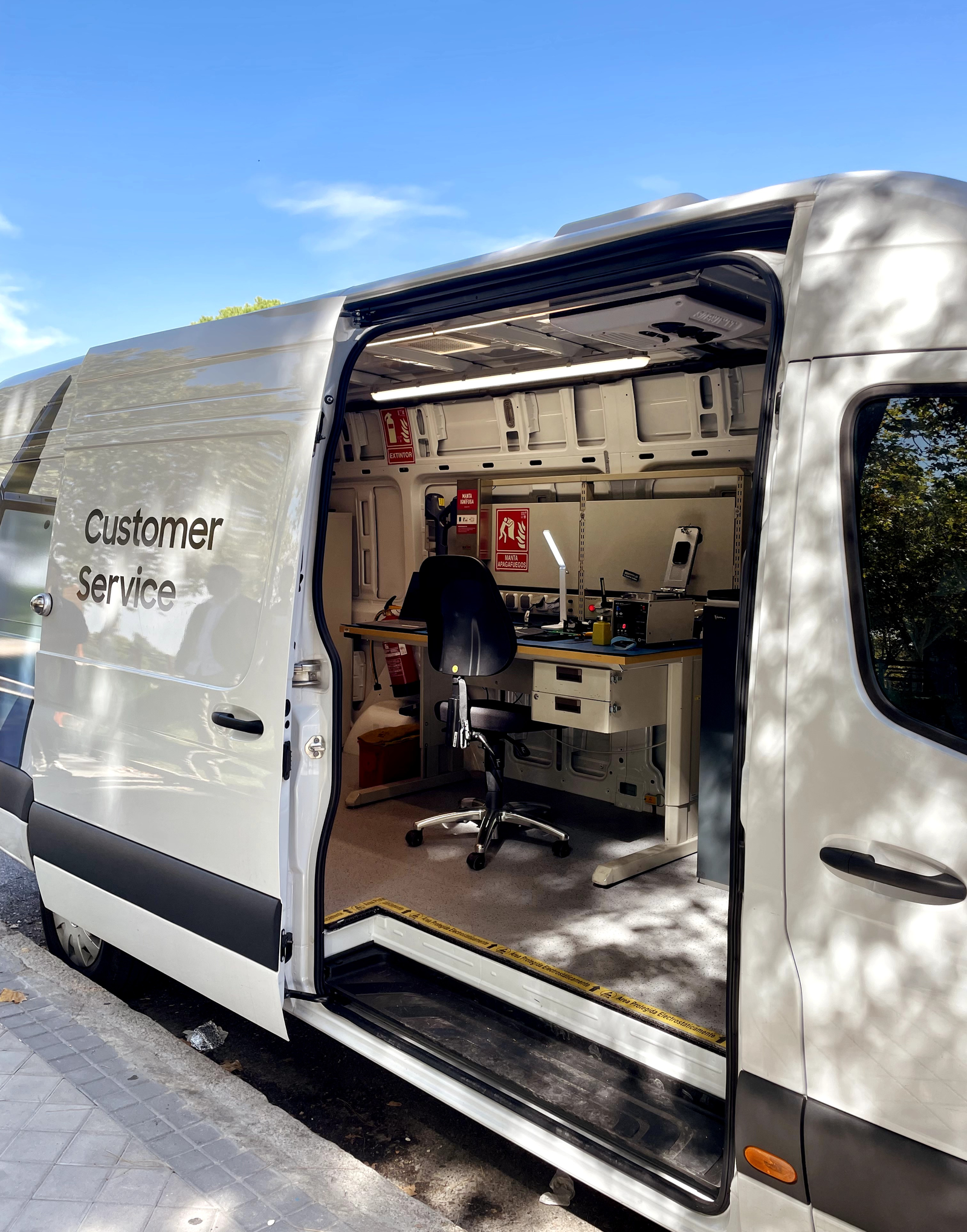 El interior de la furgoneta Galaxy Premium Repair