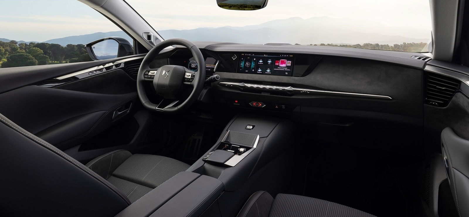 DS N°4 E-TENSE, el compacto prémium 100% eléctrico con 450 km de autonomía y carga rápida que llegará a España muy pronto
