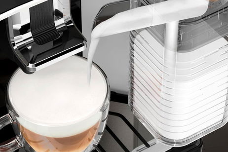 La cafetera que te mereces, hoy por 110 euros menos: espumador con jarra, 6 bebidas y diseño plateado