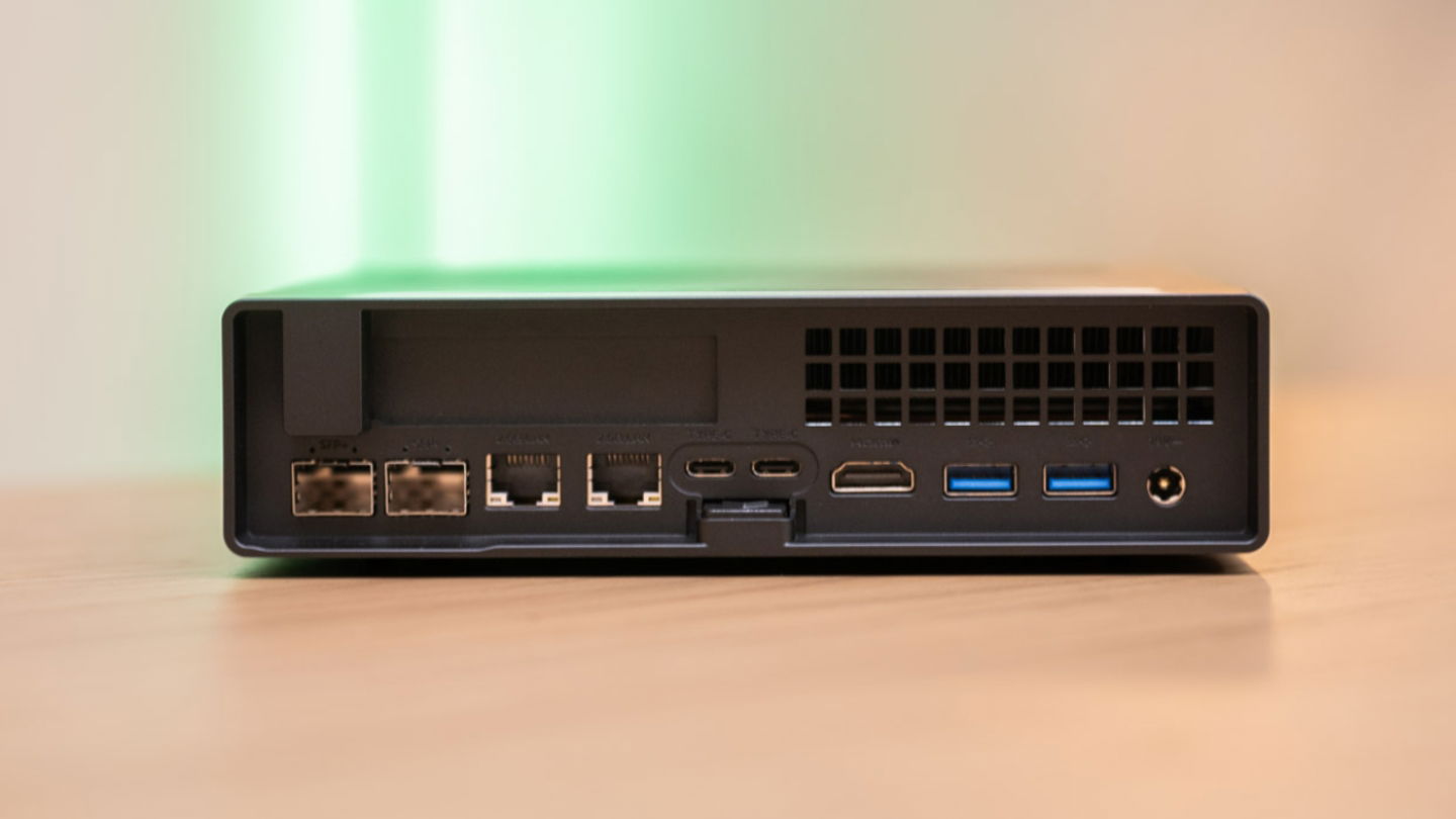 Minisforum MS-A2: la mini estación de trabajo AMD con conectividad 10 GbE y máxima expansión