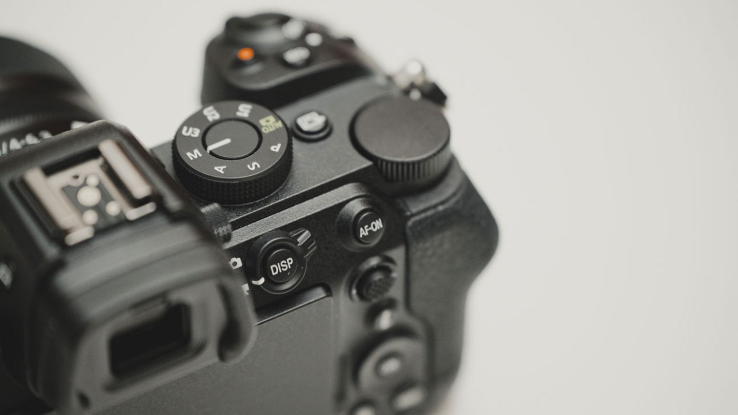 Detalle selector Nikon Z5 II