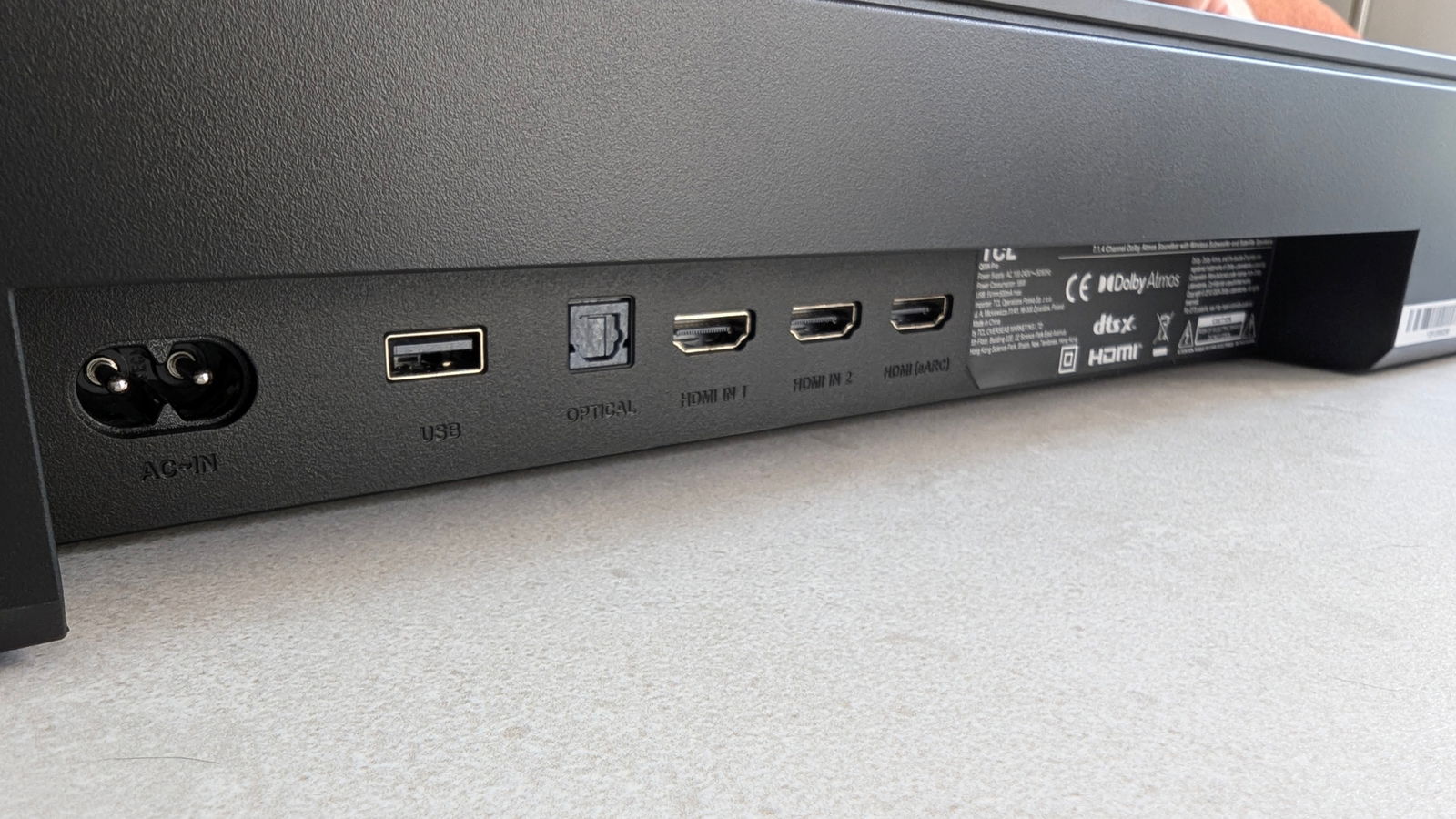 TCL Q85H Pro puertos