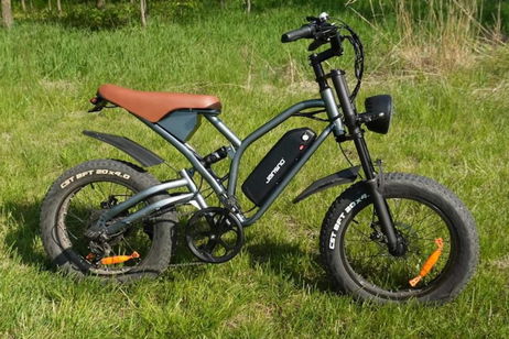 Parece una moto scrambler pero en realidad es una bici eléctrica todoterreno con autonomía para 80 kilómetros y un precio sorprendentemente barato Parece una moto scrambler pero en realidad es una bici eléctrica todoterreno con autonomía para 80 kilómetros y un precio sorprendentemente barato