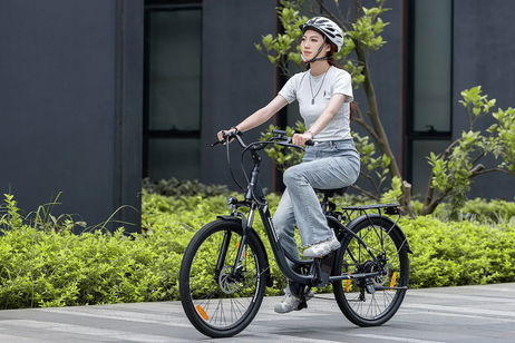 Pedalea sin esfuerzo hasta 90 kilómetros: muy buen precio para esta bicicleta eléctrica de paseo con cambio Shimano