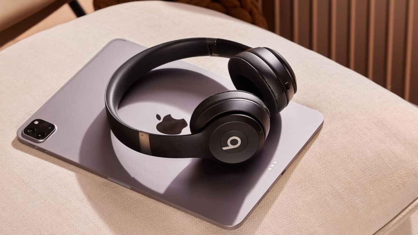 Beats Solo 4 iPad