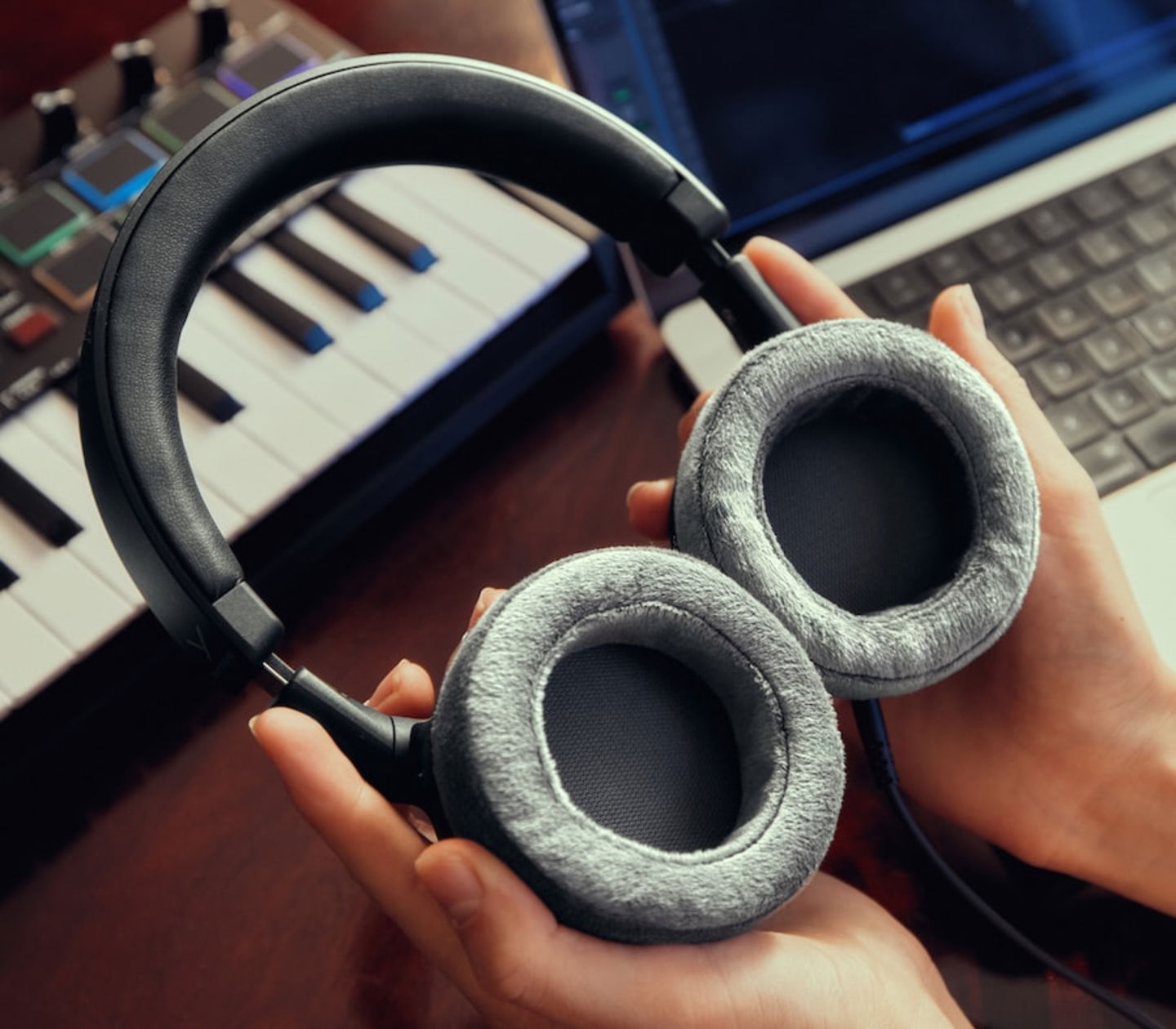 Los nuevos auriculares de beyerdynamic suenan como en un estudio, pero sin precio de estudio