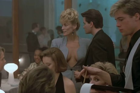 ¿Te pueden despedir siendo un simple figurante? Brad Pitt se pasó de listo en una película de Charlie Sheen y casi le pasa ¿Te pueden despedir siendo un simple figurante? Brad Pitt se pasó de listo en una película de Charlie Sheen y casi le pasa