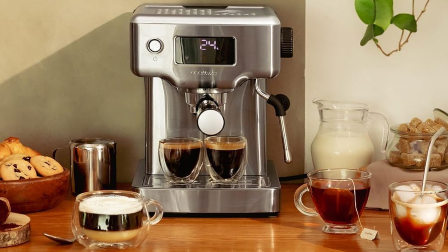 Esta cafetera es pequeña, potente y lista para espumar: tendrás espresso profesional en casa por menos de 70 euros