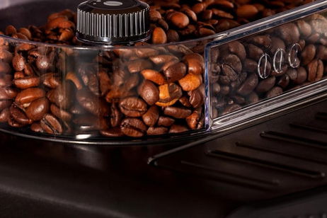 Esta cafetera superautomática (a precio de locos), con espumador integrado y kit de descalcificación, te da café de bar en tu cocina Esta cafetera superautomática (a precio de locos), con espumador integrado y kit de descalcificación, te da café de bar en tu cocina