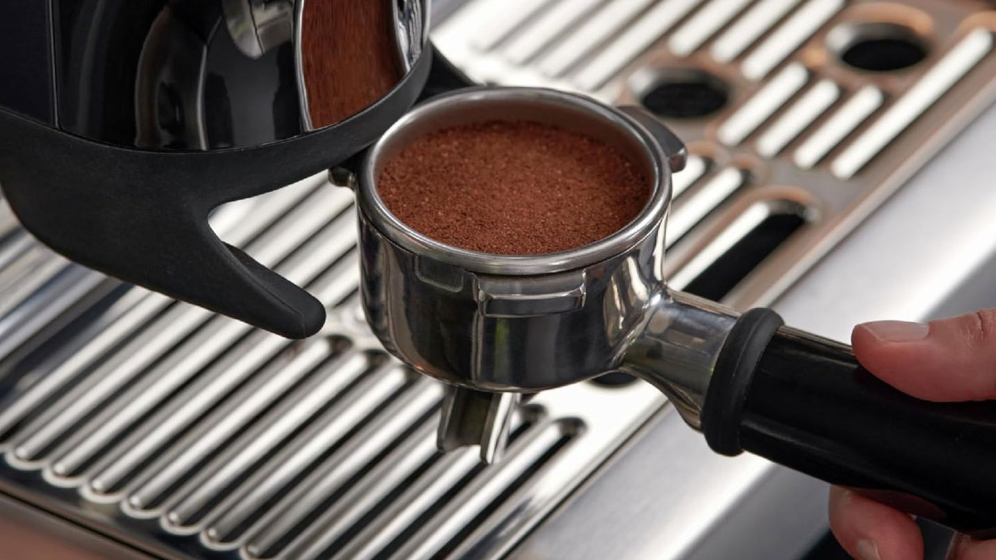 Cappuccino, latte o espresso, lo que quieras: esta Sage con molinillo y vaporizador te lo hace perfecto