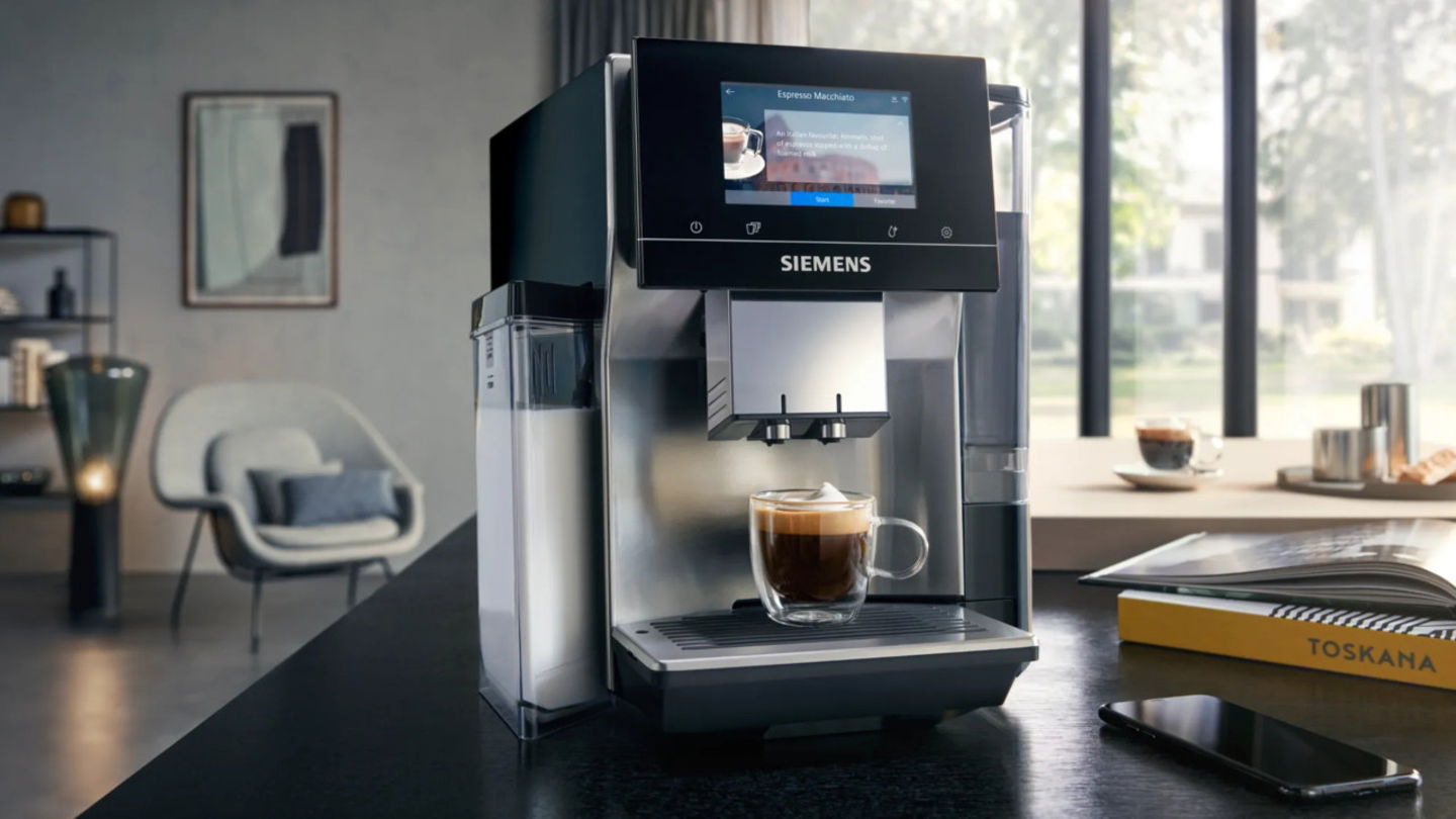 Convierte tu cocina en una cafetería de lujo: la cafetera superautomática más elegante y avanzada de Siemens, con descuento