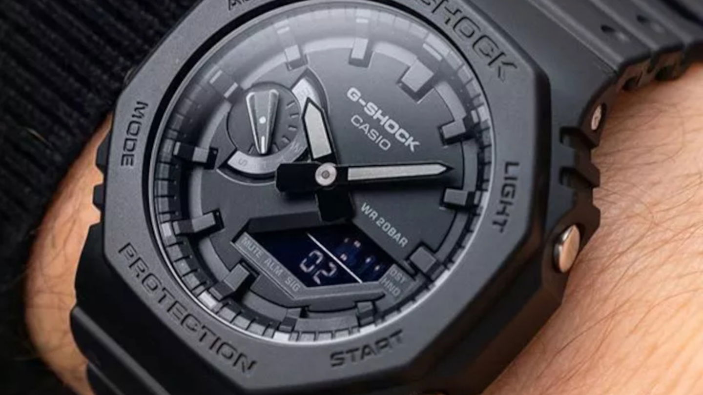 Casio GA-2100-1A1ER detalle
