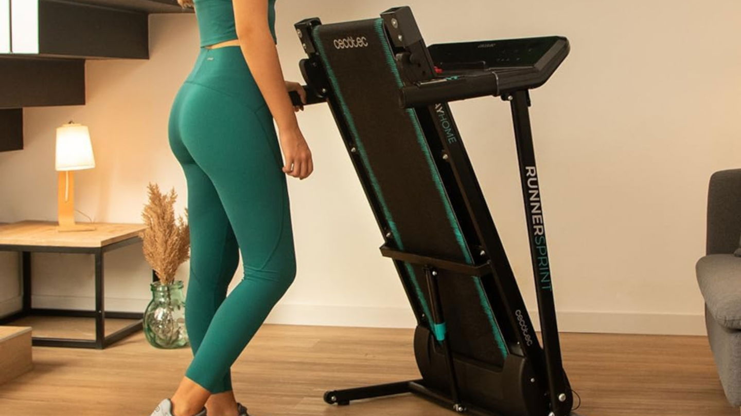Camina, trota, corre y ahorra, con la cinta doméstica barata que convierte tu salón en zona fitness