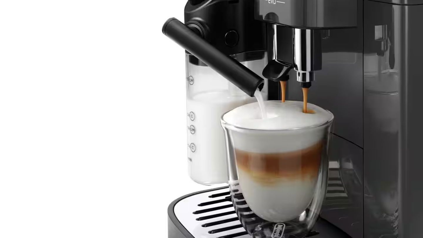 Grano fresco, molido integrado y cappuccino en segundos: así debería ser tu café todos los días, con esta De'Longhi rebajadísima