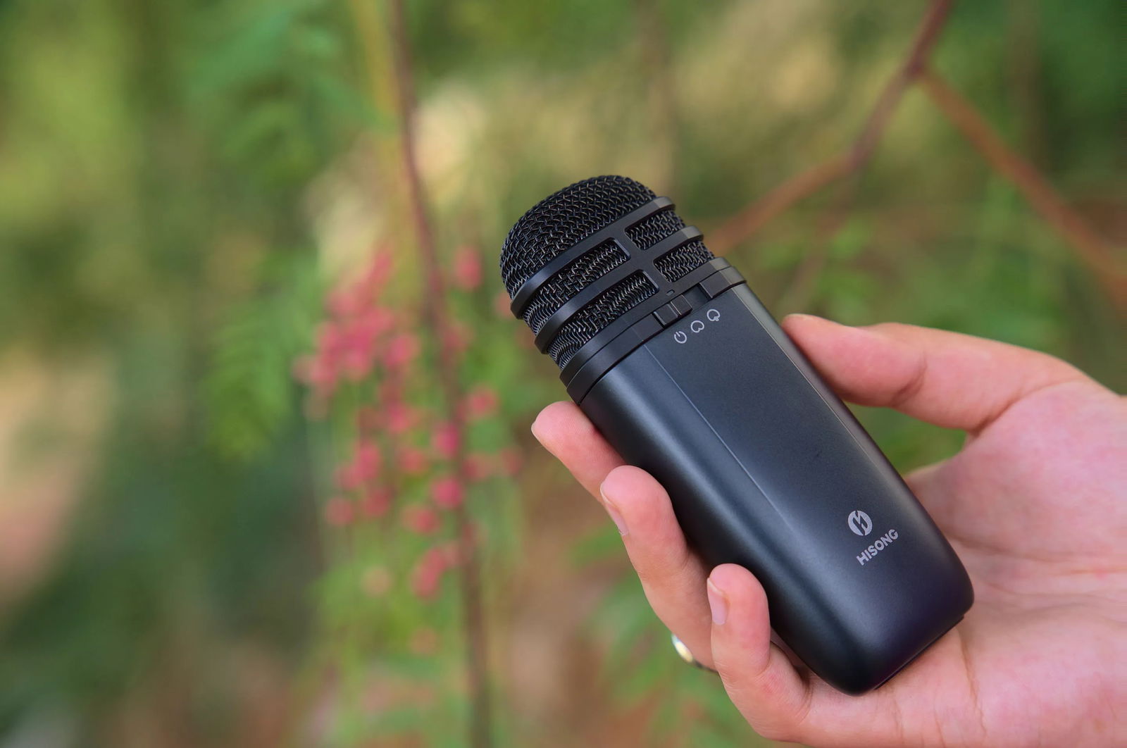 Así es el Hisong AirStudio S1, un micrófono con auriculares integrados para grabar sin cables