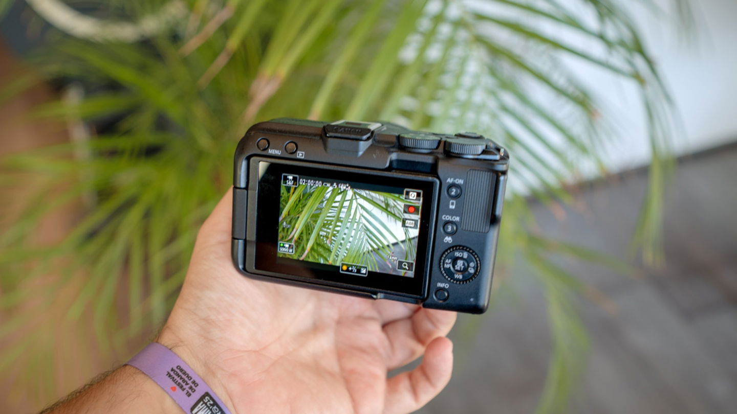 Pantalla de la Canon EOS R50V