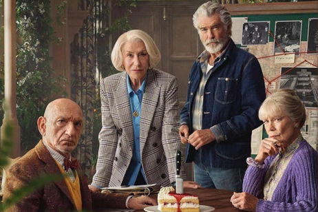 Esta película de comedia y misterios con Helen Mirren, Pierce Brosnan y Ben Kingsley es de lo mejor que puedes ver este fin de semana en streaming