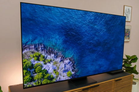 A Samsung casi no le quedan unidades de esta enorme Smart TV premium y por eso la está vendiendo a mitad de precio A Samsung casi no le quedan unidades de esta enorme Smart TV premium y por eso la está vendiendo a mitad de precio
