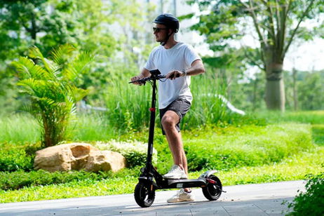 Motor de 800 W y autonomía de 40 kilómetros por menos de 300 euros: este bien valorado patinete eléctrico es el chollo del día