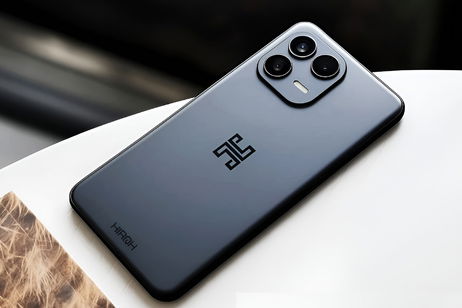 HIROH Phone: el móvil sin Google que te deja desconectar cámara, micrófono y red con un solo botón HIROH Phone: el móvil sin Google que te deja desconectar cámara, micrófono y red con un solo botón